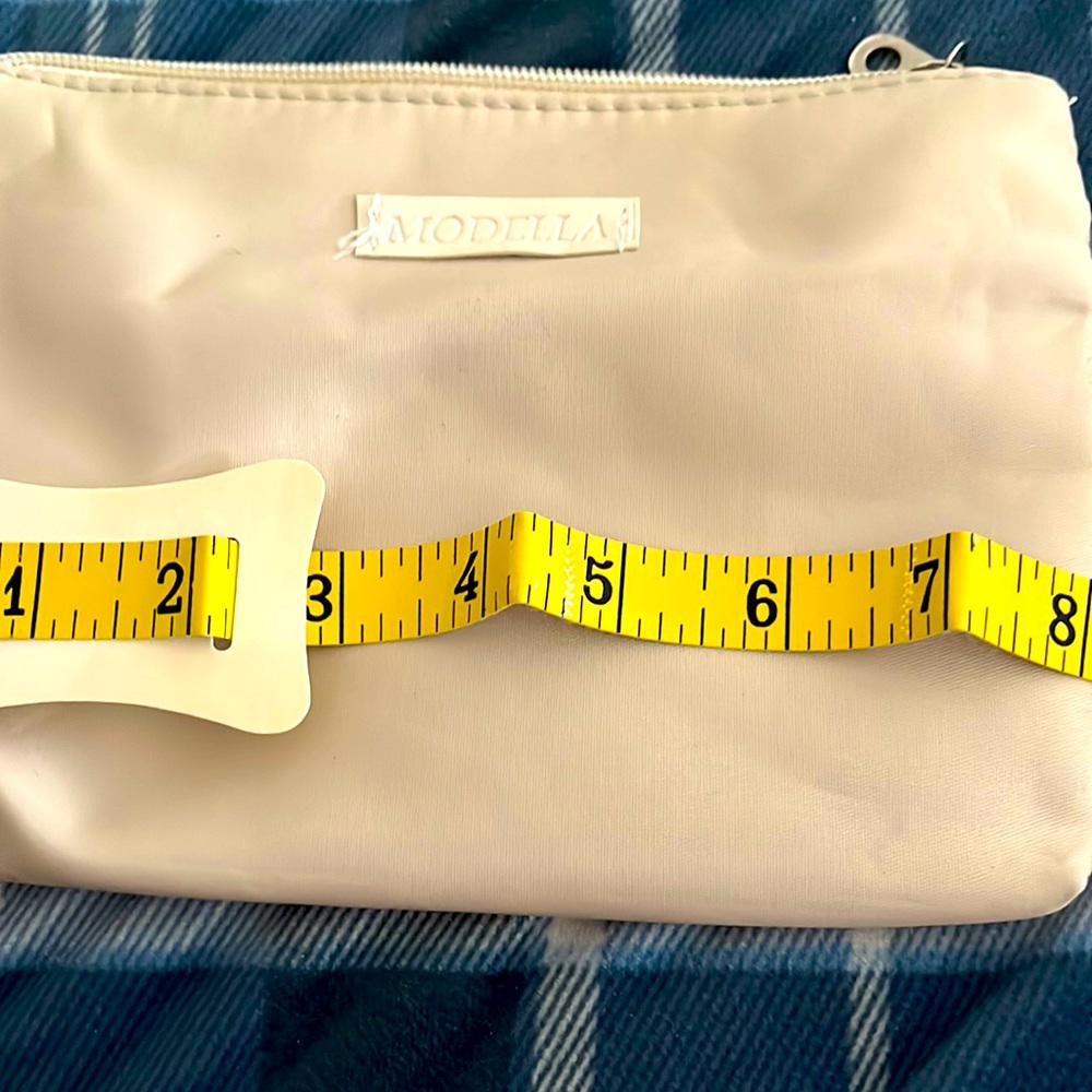 Small Modella Makeup Bag. Crème color